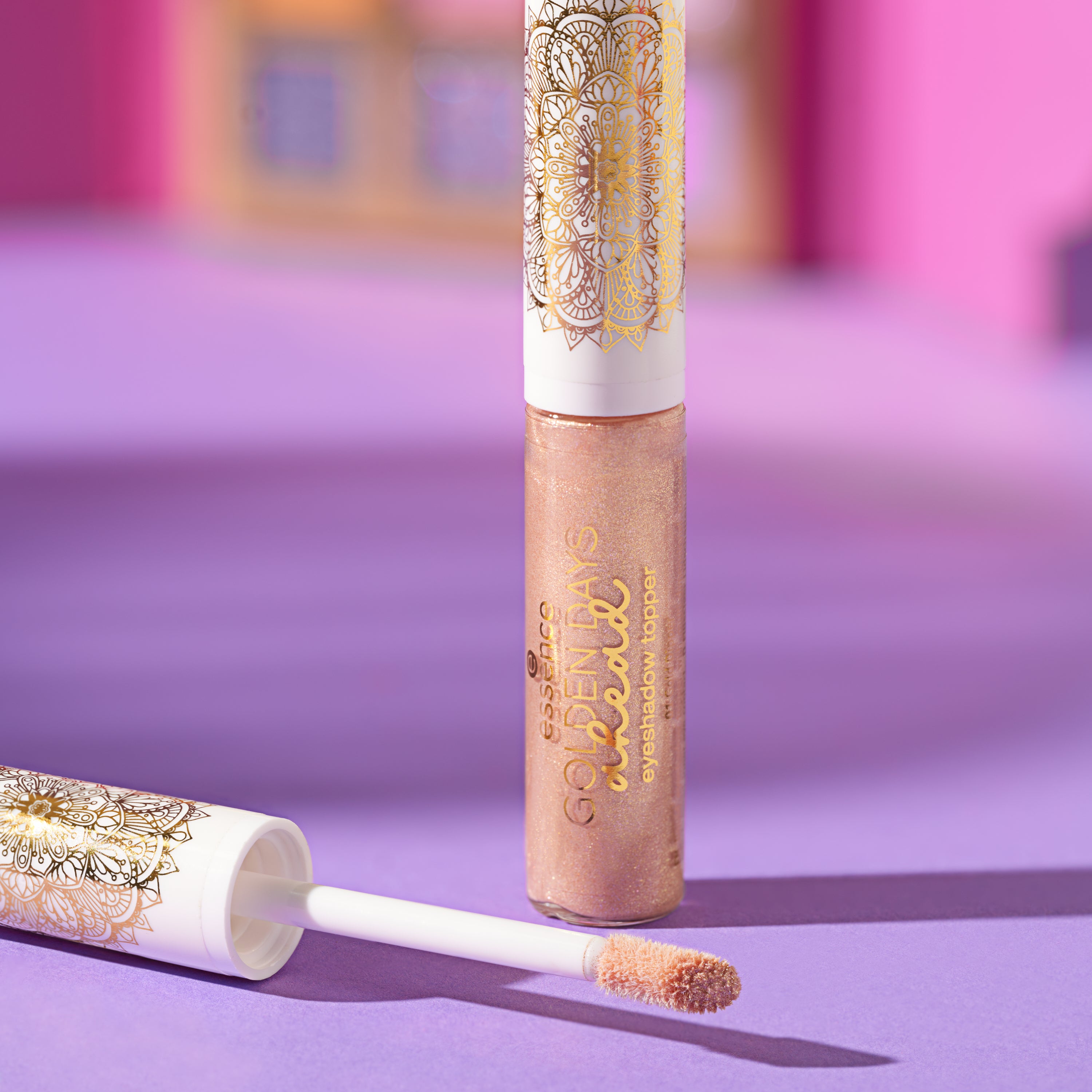 Esssence Golden Days Ahead Eyeshadow Topper 01