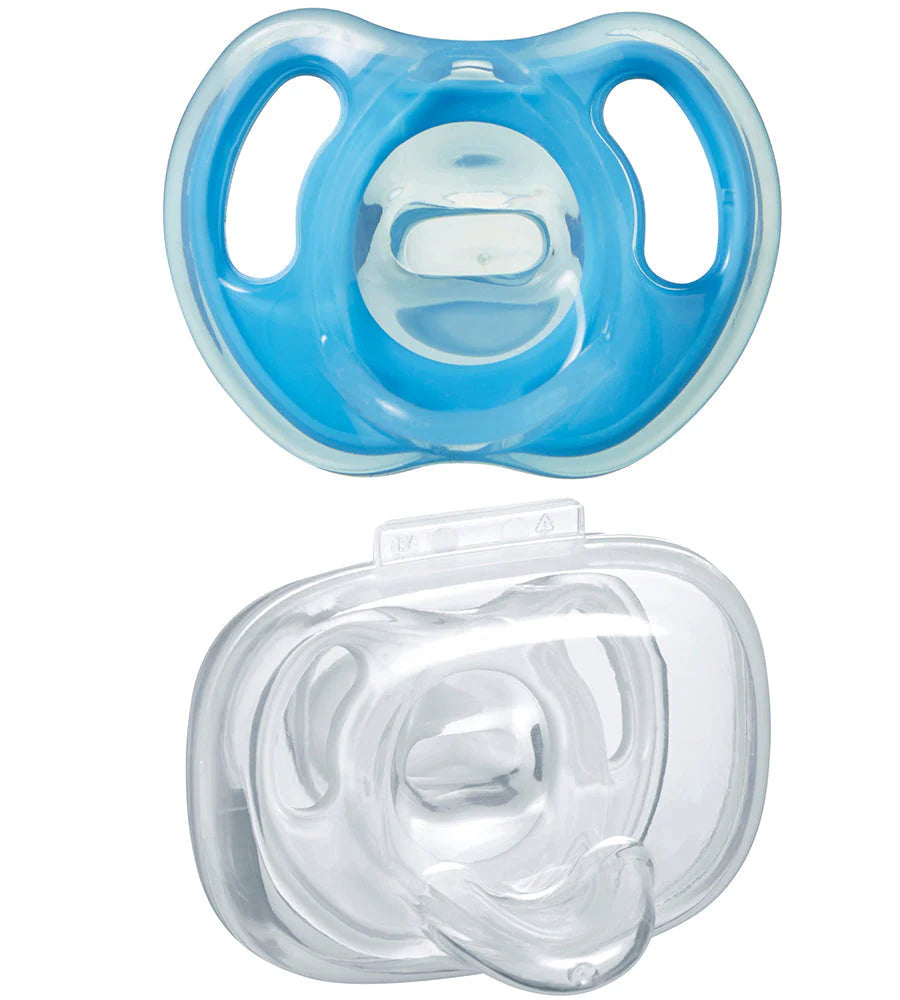 Tommee Tippee     2X ULTRALIGHT SOOTHERS